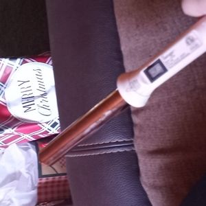 Curling  wand  Brand is l'ange